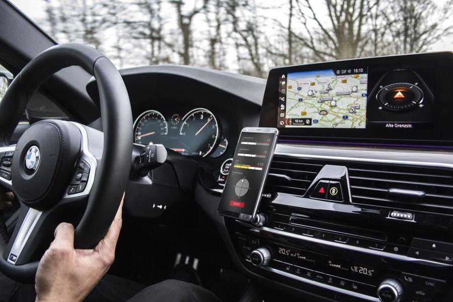 Детали интерьера BMW 540i xDrive Touring by DTE Tuning 2018 года  (фото 8 из 8)